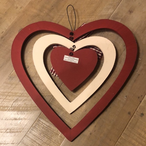 Valentine’s Day Wooden Hanging Heart perfect for Farmhouse ❤️ Gingham Bow - Picture 4 of 5